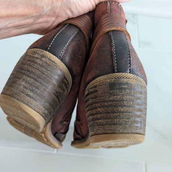 Boots - Picture 7 of 7